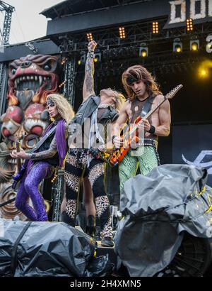 Michael Starr e Satchel of Steel Panther vivono sul palco il giorno 3 al Download Festival il 15 giugno 2014 - Donington Park Foto Stock