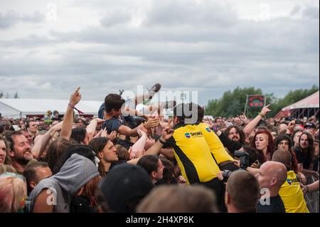 Festival Goers al giorno 2 del Bloodstock Open Air Festival il 9 agosto 2014 a Catton Hall, Derbyshire. Foto Stock