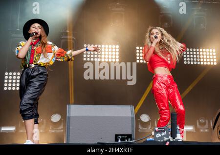 Neon Jungle vivo sul palco il giorno 1 al Fusion Festival il 30 agosto 2014 al Cofton Park di Birmingham Foto Stock