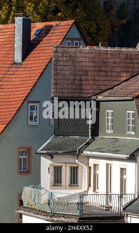 Foto verticale di vecchi edifici colorati Foto Stock