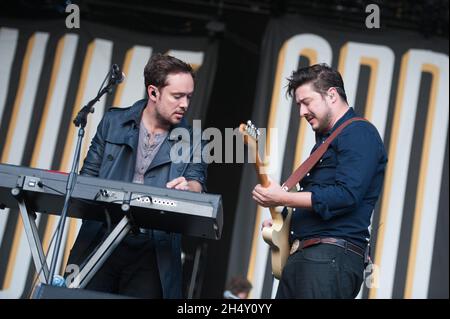 Marcus Mumford di Mumford e figli vivono sul palco al festival Gentlemen of the Road il 01 2015 agosto ad Aviemore in Scozia, Regno Unito Foto Stock