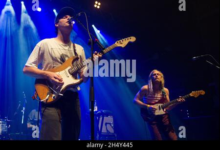 Mac DeMarco si esibisce dal vivo sul palco dell'Istituto il 10 settembre 2015 a Birmingham, Regno Unito Foto Stock