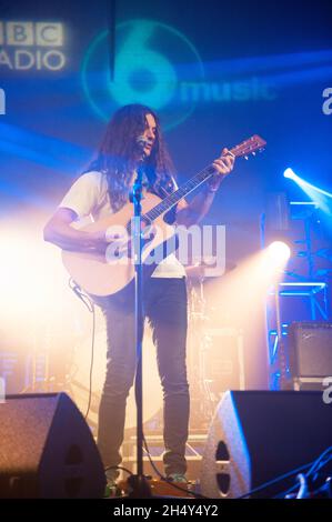 Kurt Vile si esibisce dal vivo il 3° giorno del 6 Festival musicale al Motion il 14 2016 febbraio a Bristol, Regno Unito Foto Stock