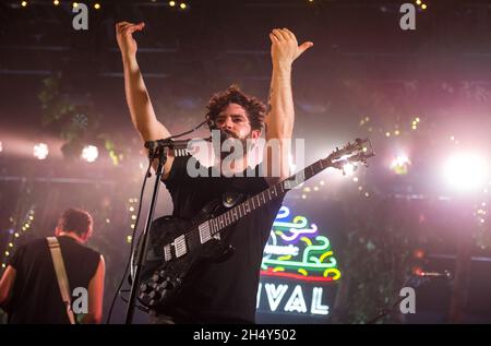 Yannis Philippakis of Foals in concerto dal vivo il 3° giorno del 6 Festival musicale al Motion il 14 2016 febbraio a Bristol, Regno Unito Foto Stock