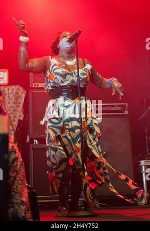 Chantal Brown di Vodun si esibisce dal vivo sul palco al festival Bloodstock il 13 2016 agosto presso la Catton Hall, Regno Unito. Foto Stock