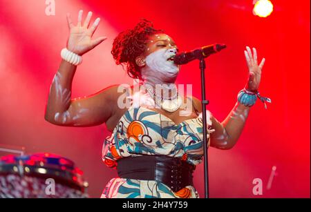 Chantal Brown di Vodun si esibisce dal vivo sul palco al festival Bloodstock il 13 2016 agosto presso la Catton Hall, Regno Unito. Foto Stock