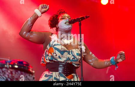 Chantal Brown di Vodun si esibisce dal vivo sul palco al festival Bloodstock il 13 2016 agosto presso la Catton Hall, Regno Unito. Foto Stock