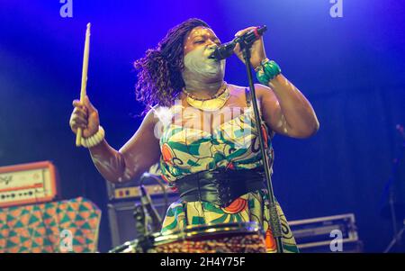 Chantal Brown di Vodun si esibisce dal vivo sul palco al festival Bloodstock il 13 2016 agosto presso la Catton Hall, Regno Unito. Foto Stock