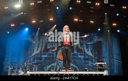 Marc Hudson di DragonForce si esibisce dal vivo sul palco al festival Bloodstock il 14 2016 agosto a Catton Hall, Regno Unito. Foto Stock