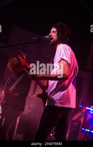 Sergio Pizzorno di Kasabian suona alla O2 Academy di Birmingham, Regno Unito. Data foto: Giovedì 13 aprile, 2017. Photo credit: Katja Ogrin/ EMPICS Entertainment. Foto Stock