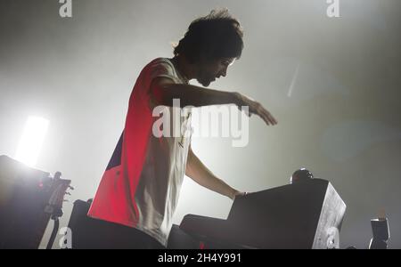 Sergio Pizzorno di Kasabian suona alla O2 Academy di Birmingham, Regno Unito. Data foto: Giovedì 13 aprile, 2017. Photo credit: Katja Ogrin/ EMPICS Entertainment. Foto Stock