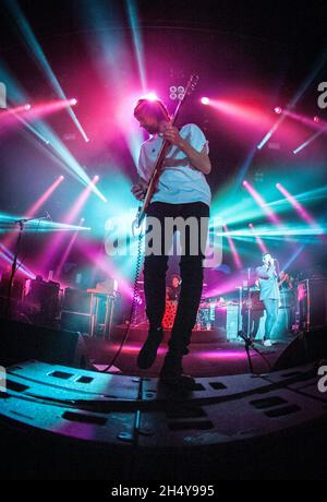 Sergio Pizzorno di Kasabian suona alla O2 Academy di Birmingham, Regno Unito. Data foto: Giovedì 13 aprile, 2017. Photo credit: Katja Ogrin/ EMPICS Entertainment. Foto Stock