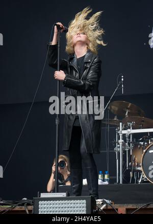 Taylor Momsen del Pretty reckless esibendosi dal vivo sul palco il 3° giorno del Leeds Festival a Bramham Park, Regno Unito. Data foto: Domenica 27 agosto, 2017. Photo credit: Katja Ogrin/ EMPICS Entertainment. Foto Stock