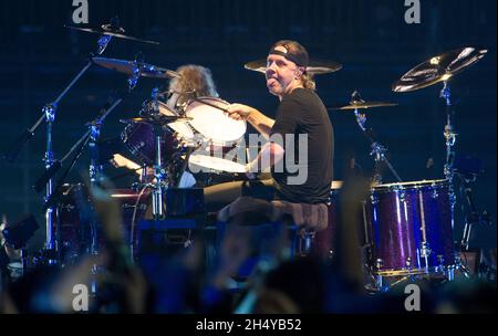 Lars Ulrich di metallica si esibisce dal vivo sul palco alla Genting Arena di Birmingham, Regno Unito. Data foto: Lunedì 30 ottobre, 2017. Photo credit: Katja Ogrin/ EMPICS Entertainment. Foto Stock