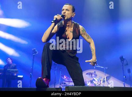 Dave Gahan della Depeche Mode si esibisce dal vivo sul palco all'Arena Birmingham, nel Regno Unito. Data foto: Domenica 19 novembre, 2017. Photo credit: Katja Ogrin/ EMPICS Entertainment. Foto Stock