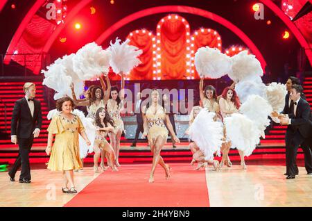 Gemma Atkinson, Alexandra Burke, Susan Calman, Davood Ghadami, Joe McFadden, Debbie McGee, Jonnie Peacock, Aljaz Skorjanec, Gorka Marquez, Kevin Clifton, Nadiya Bychkova, Katya Jones, Giovanni Pernice e Oti Mabuse si esibiscono sul palco durante la fotocall prima della notte di apertura del Strictly come Dancing Tour 2018 all'Arena Birmingham, Regno Unito. Data foto: Giovedì 18 gennaio, 2018. Photo credit: Katja Ogrin/ EMPICS Entertainment. Foto Stock