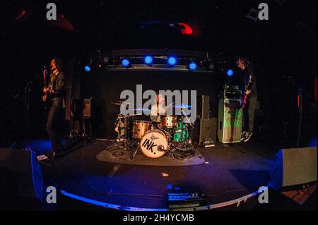 Todd Dorigo, Corey Alexander e Dougie Poynter di INK. Suonano sul palco presso le Slade Rooms il 22 maggio 2018 a Wolverhampton, Inghilterra. Data foto: Martedì 22 maggio, 2018. Photo credit: Katja Ogrin/ EMPICS Entertainment. Foto Stock