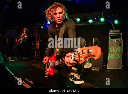 Dougie Poynter di INK. Suona sul palco presso le sale Slade il 22 maggio 2018 a Wolverhampton, Inghilterra. Data foto: Martedì 22 maggio, 2018. Photo credit: Katja Ogrin/ EMPICS Entertainment. Foto Stock