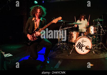 Todd Dorigo e Corey Alexander of INK. Suonano sul palco alle Slade Rooms il 22 maggio 2018 a Wolverhampton, Inghilterra. Data foto: Martedì 22 maggio, 2018. Photo credit: Katja Ogrin/ EMPICS Entertainment. Foto Stock