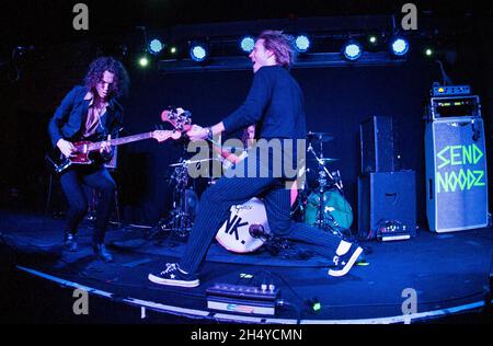 Todd Dorigo, Corey Alexander e Dougie Poynter di INK. Suonano sul palco presso le Slade Rooms il 22 maggio 2018 a Wolverhampton, Inghilterra. Data foto: Martedì 22 maggio, 2018. Photo credit: Katja Ogrin/ EMPICS Entertainment. Foto Stock