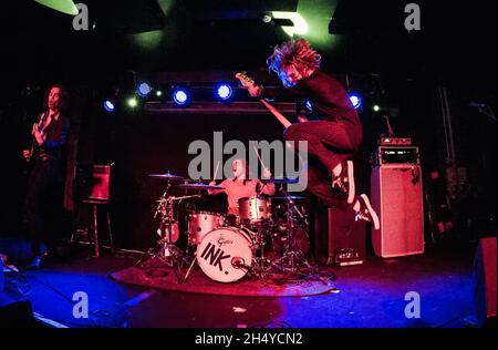 Todd Dorigo, Corey Alexander e Dougie Poynter di INK. Suonano sul palco presso le Slade Rooms il 22 maggio 2018 a Wolverhampton, Inghilterra. Data foto: Martedì 22 maggio, 2018. Photo credit: Katja Ogrin/ EMPICS Entertainment. Foto Stock