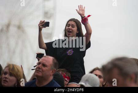 Festival Goers godersi la musica il giorno 2 del Download Festival a Donington Park il 09 giugno 2018 a Castle Donington, Inghilterra. Data foto: Sabato 09 giugno, 2018. Photo credit: Katja Ogrin/ EMPICS Entertainment. Foto Stock