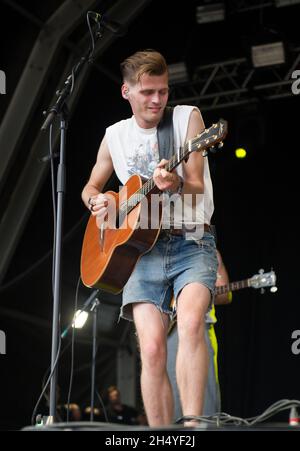 Alfie Hudson-Taylor di Hudson Taylor si esibisce sul palco il giorno 1 dello Standon Calling Festival il 27 luglio 2018 a Standon, Inghilterra. Data foto: Venerdì 27 luglio, 2018. Photo credit: Katja Ogrin/ EMPICS Entertainment. Foto Stock