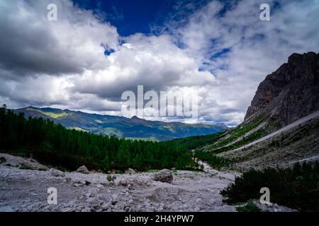 Escursione alle Dolomiti di Rotwandwiesen Alto Adige Italia Foto Stock