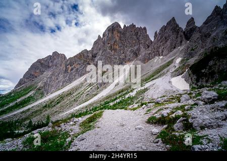 Escursione alle Dolomiti di Rotwandwiesen Alto Adige Italia Foto Stock