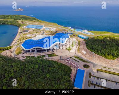 Vladivostok, Russia, 25.07.2021. Oceanarium sull'isola Russkiy in Vladivostok vista aerea Foto Stock