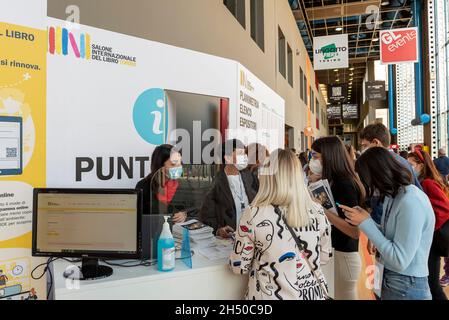 Welcome point, XXXIII Fiera Internazionale del Libro 2021, edificio Lingotto, Torino, Piemonte, Italia. Foto Stock