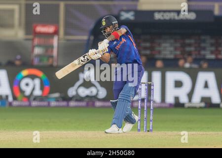 KL Rahul of India batting durante la partita di Coppa del mondo ICC Mens T20 tra India e Scozia al Dubai International Cricket Stadium, Dubai, Emirati Arabi Uniti, il 05 novembre 2021. Foto di Grant Winter. Solo per uso editoriale, licenza richiesta per uso commerciale. Nessun utilizzo nelle scommesse, nei giochi o nelle pubblicazioni di un singolo club/campionato/giocatore. Credit: UK Sports Pics Ltd/Alamy Live News Foto Stock