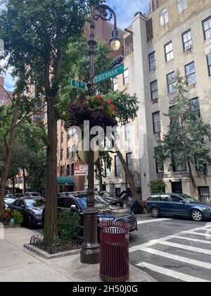 All'angolo tra Beekman Pl. E la 51st Street est a Manhattan. Beekman Place è una piccola strada situata nel quartiere di Turtle Bay sul lato est di Manhattan, New York City. Foto Stock