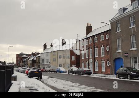 Il lungofiume di Haven accanto alla High Street, nella neve nel Lincolnshire DI BOSTON, Foto Stock