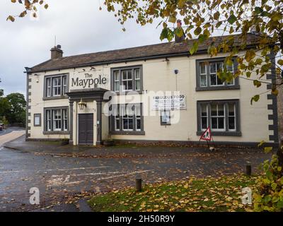 A piedi da Long Preston per stabilirsi nel Yorkshire Dales attraverso la New Plantation Foto Stock