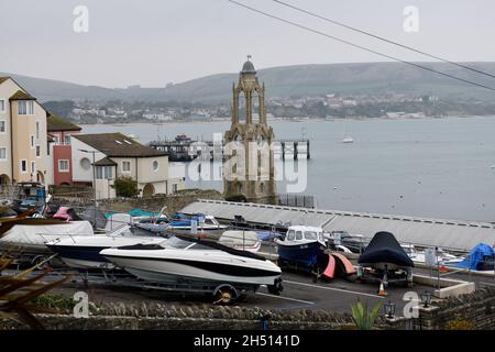 Wellington Clock Tower con molo dietro Foto Stock
