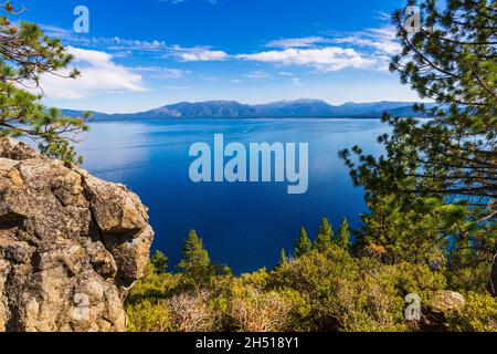 Lake Tahoe dal Rubicon Trail, DL Bliss state Park, Lake Tahoe, California USA Foto Stock