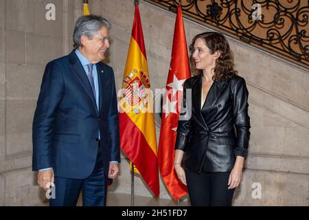 Madrid, Spagna. 05 novembre 2021. Il Presidente della Comunità di Madrid Isabel Diaz Ayuso, riceve il Presidente della Repubblica Ecuador Guillermo lasso 05/11/2021. Credit: CORDON PRESS/Alamy Live News Foto Stock