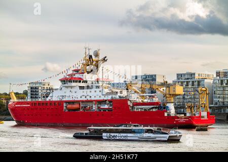 Nave di ricerca polare RRS Sir David Attenborough on the River Thames, Greenwich, Londra, Inghilterra, Regno Unito, GB Foto Stock