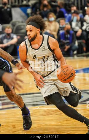 Orlando, Florida, USA, 5 novembre 2021, San Antonio Spurs Guardia Derrick White #4 presso l'Amway Center. (Photo Credit: Marty Jean-Louis) Credit: Marty Jean-Louis/Alamy Live News Foto Stock