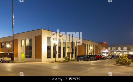 Jackson, Missouri, USA - 18 ottobre 2021: L'edificio del municipio a Dusk Foto Stock