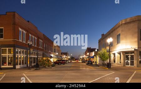 Jackson, Missouri, USA - 18 ottobre 2021: Il vecchio quartiere degli affari lungo High Street Foto Stock