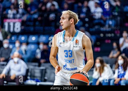 Istanbul, Turchia. 05 novembre 2021. Connor Frankamp (No.33) di Zenit San Pietroburgo in azione contro Anadolu Efes Istanbul durante il round 8 della stagione regolare Eurolega Turkish Airlines 2021/2022 alla Sinan Erdem Sports Arena. (Punteggio finale; Anadolu Efes Istanbul 79:90 Zenit Saint Petersburg ) Credit: SOPA Images Limited/Alamy Live News Foto Stock