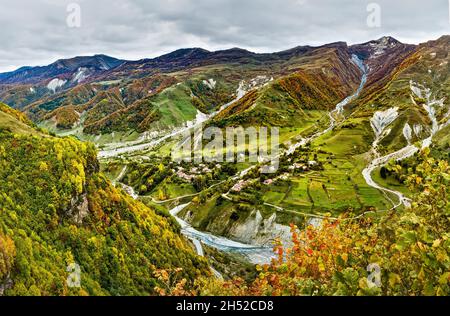 Paesaggio dalla piattaforma panoramica 'Cross' Gudauri, Georgia Foto Stock