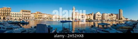 Panorama del canale Peyrade a Sete, Herault, Occitanie, Francia Foto Stock