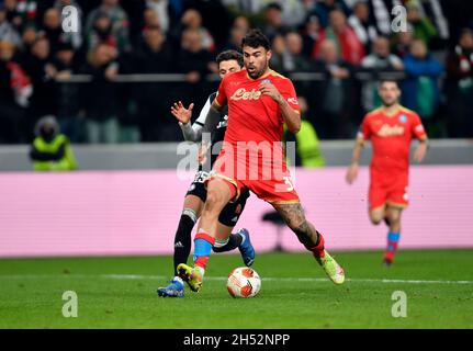 VARSAVIA, POLONIA - 04 NOVEMBRE 2021: UEFA Europa League Group gioco di scena Legia Warszawa - SSC Napoli, Andrea Pategna (SSC Napoli) Foto Stock