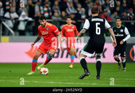 VARSAVIA, POLONIA - 04 NOVEMBRE 2021: UEFA Europa League Group gioco di scena Legia Warszawa - SSC Napoli, Andrea Pategna (SSC Napoli) Foto Stock