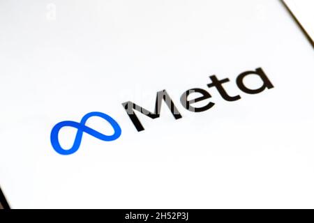 Meta Platform sullo smartphone, conglomerato tecnologico multinazionale americano, primo piano Foto Stock