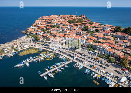 Vista aerea della storica città balneare di Sozopol nella provincia di Burgas sulla costa meridionale del Mar Nero in Bulgaria Foto Stock