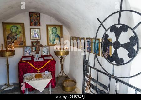 Interno della Cappella di San Nicola di Myra sul Capo Kaliakra nella regione meridionale di Dobruja della costa settentrionale bulgara del Mar Nero Foto Stock